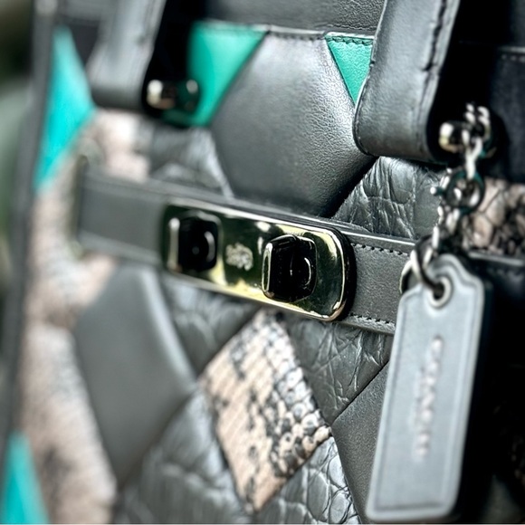 🎉HOST PICK🎉 RARE COACH Canyon Quilt Coach Swagger 27 Exotic Embossed Leather - Picture 2 of 7